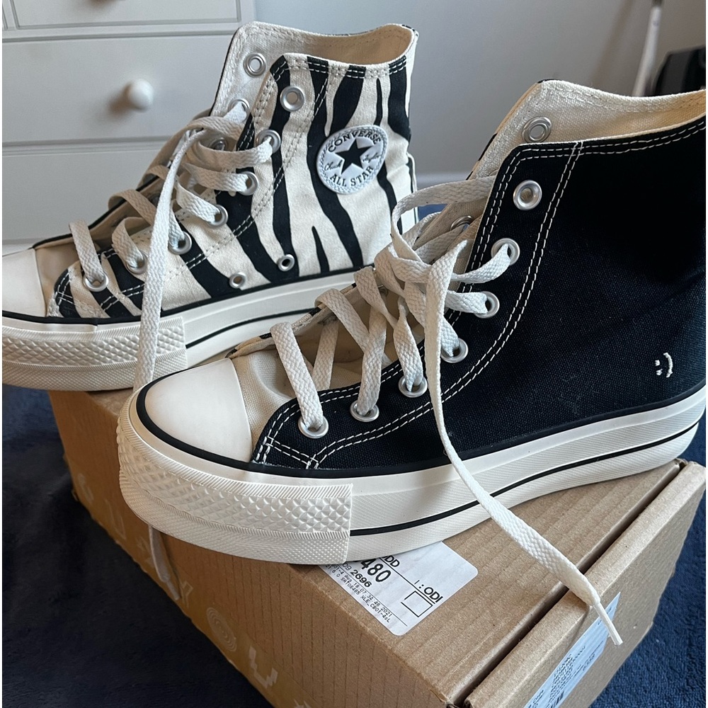 Platform Black white converse
